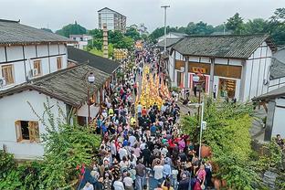 挥霍反击机会！武磊无人干扰下分边过大，刘彬彬没能追上球出界